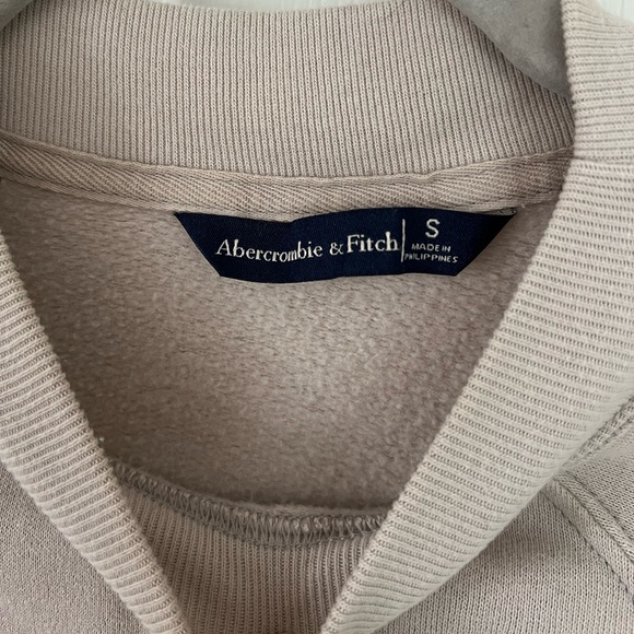 Abercrombie and fitch mini mockneck sweatshirt. - Picture 2 of 3